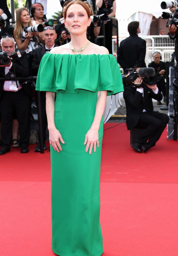 Photo caption: Intip 12 Inspirasi Outfit dari 77th Cannes Film Festival : Julianne Moore